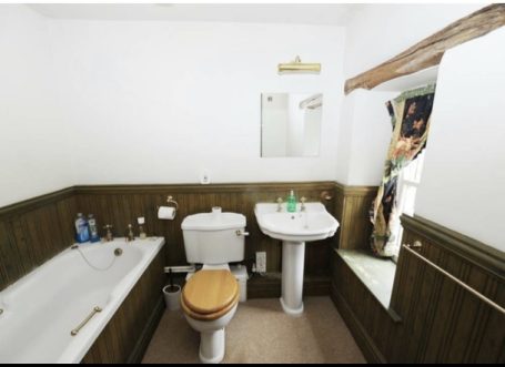 Master En-suite Before